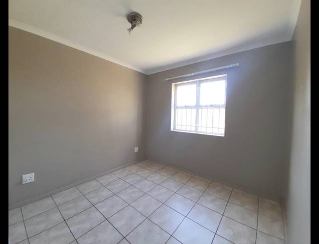 2 BEDROOM APARTMENT FOR SALE IN UITZICHT